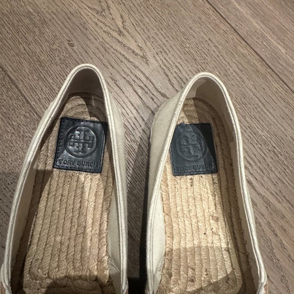 Tory Burch Poppy Logo Espadrille Canvas Leather Navy and Tan Shoe - Size 8.5 - Picture 2 of 4